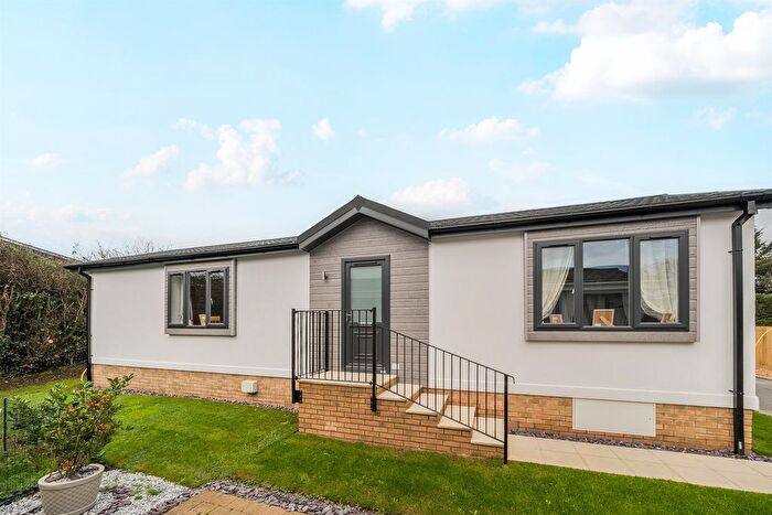 2 Bedroom Mobile/park Home For Sale In Manor Farm Park, East Stoke, Wareham, BH20