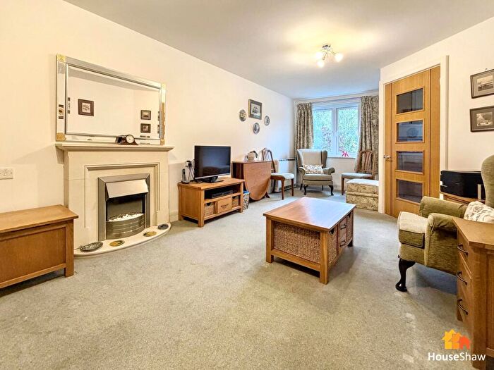 1 Bedroom Flat For Sale In Bellingdon Road, Chesham, HP5