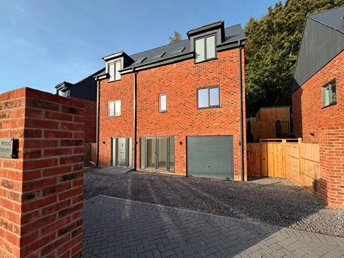5 Bedroom House To Rent In Winchester Road, Fair Oak, SO50