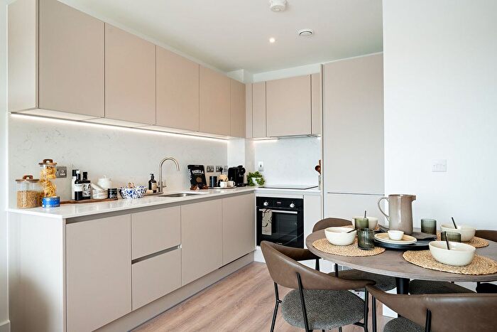 3 Bedroom Flat To Rent In James Horlick Square, Slough, London, SL1