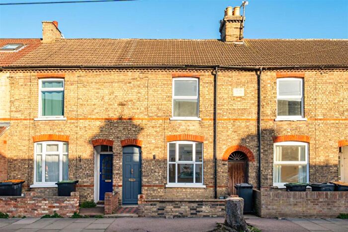 3 Bedroom Terraced House For Sale In Bower Street, Bedford, MK40