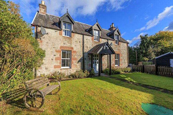 5 Bedroom Detached House For Sale In Drumnadrochit, Inverness, IV63