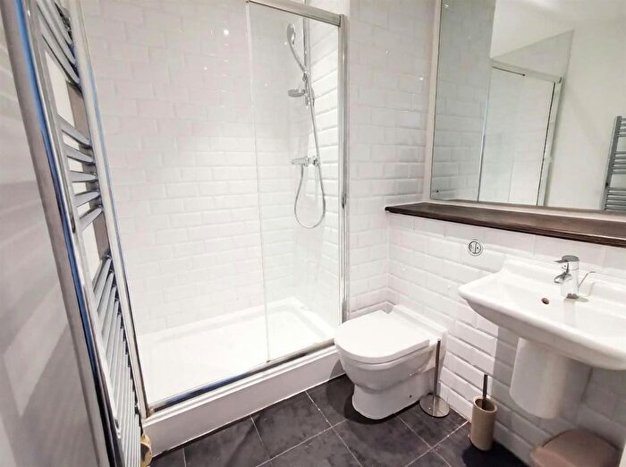 2 Bedroom Flat To Rent In Apartment, Alexandra Tower, Liverpool, L3
