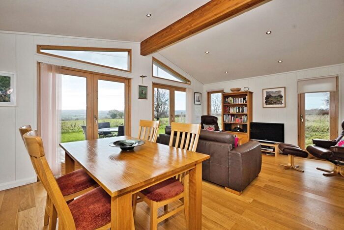 2 Bedroom Mobile/park Home For Sale In Bradford Abbas, Sherborne, Dorset, DT9