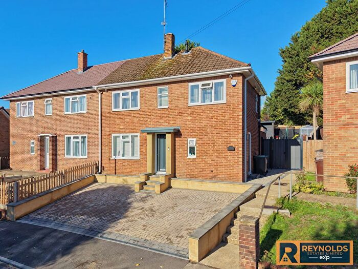 3 Bedroom Semi-Detached House For Sale In Nevill Road, Snodland, Kent, ME6