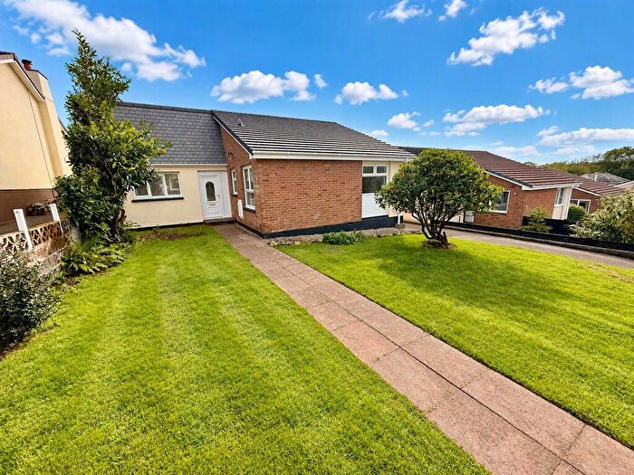 3 Bedroom Detached Bungalow For Sale In Fernside Park, Tremar, PL14