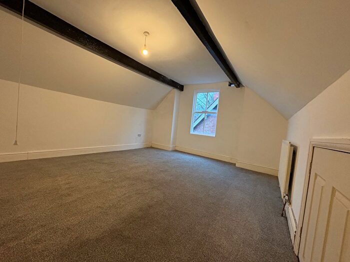 5 Bedroom Semi-Detached House To Rent In Kingsland Road, Wolverhampton, WV1