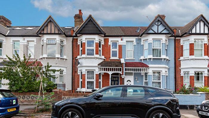 1 Bedroom Flat For Sale In Adelaide Road, London, W13
