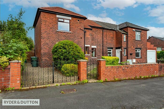 3 Bedroom Semi-Detached House For Sale In Kings Road, Shaw, Oldham, OL2
