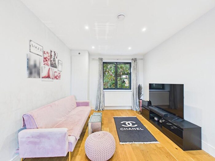 1 Bedroom Maisonette To Rent In Treadaway Hill, Loudwater, High Wycombe, Buckinghamshire, HP10