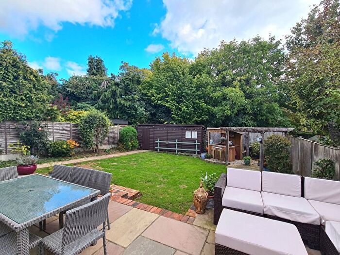 4 Bedroom Detached House For Sale In Norwood Road, Effingham, Surrey, KT24