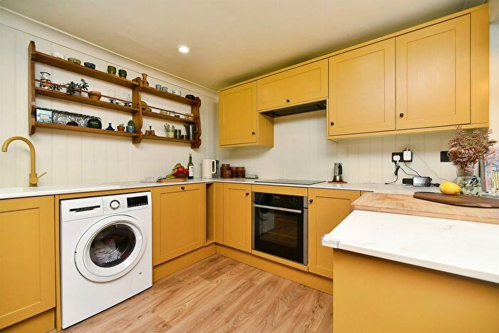 2 Bedroom Maisonette For Sale In Robertson Road, Brighton, BN1