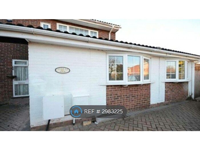 2 Bedroom End Of Terrace House To Rent In Hawkesbury Drive, Calcot, Reading, RG31