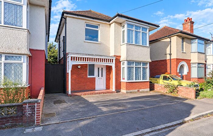 4 Bedroom Detached House To Rent In Gorsecliff Road, Bournemouth, BH10