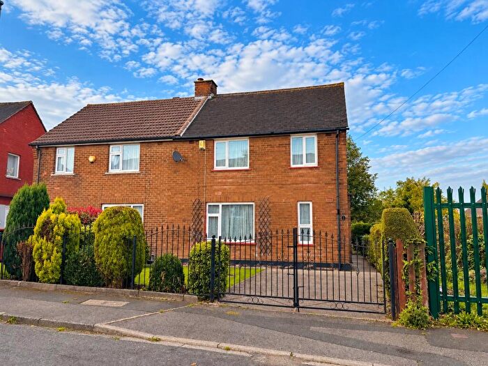 3 Bedroom Semi-Detached House For Sale In Knowles Avenue, Holmewood, Bradford, West Yorkshire, BD4
