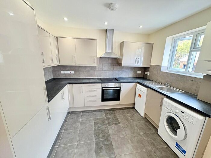 3 Bedroom Semi-Detached House To Rent In Grosvenor Road, Southampton, SO17