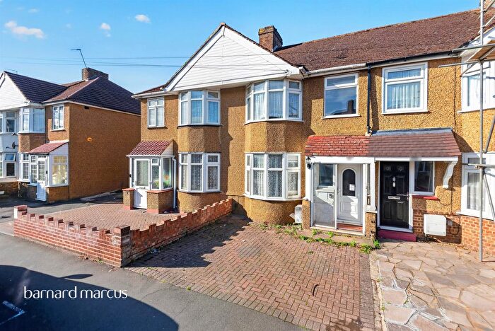 3 Bedroom Maisonette For Sale In Sunningdale Avenue, Feltham, TW13