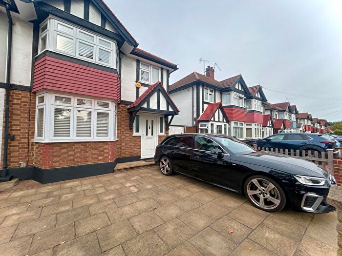 3 Bedroom Semi-Detached House To Rent In Carshalton, SM5
