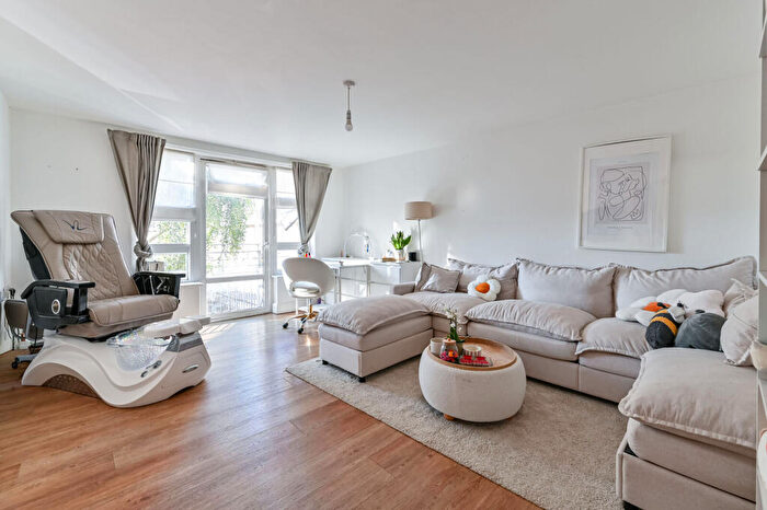 2 Bedroom Flat For Sale In Church Road, Tottenham, London, N17