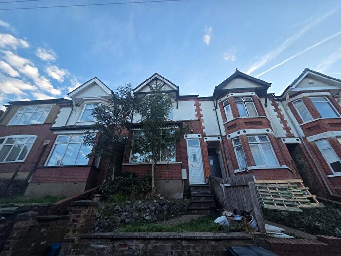 3 Bedroom Terraced House To Rent In Russell Rise, LU1