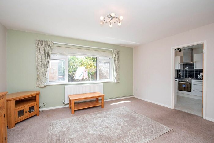 2 Bedroom Flat For Sale In Park Lane, Whitchurch, CF14