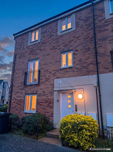 2 Bedroom Maisonette For Sale In Fonda Meadows, Oxley Park, Milton Keynes, MK4