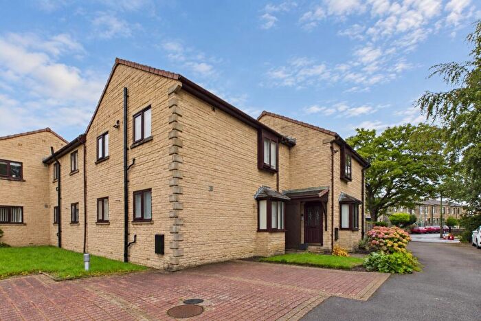 1 Bedroom Apartment For Sale In Scholes Lane, Scholes, Cleckheaton, West Yorkshire, BD19