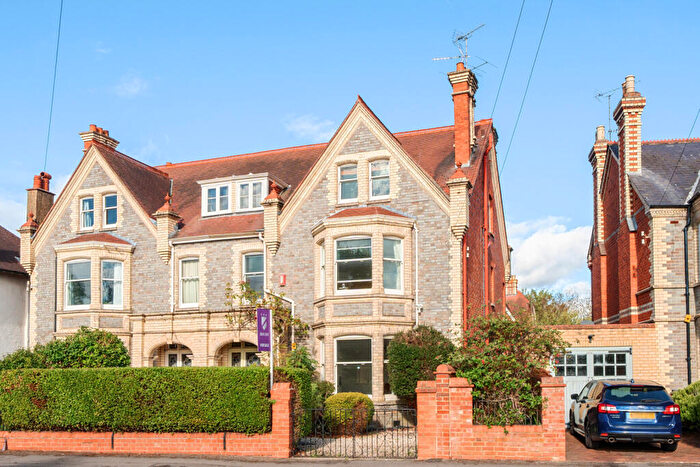 6 Bedroom Semi-Detached House For Sale In Elmhurst Road, Reading, Berkshire, RG1