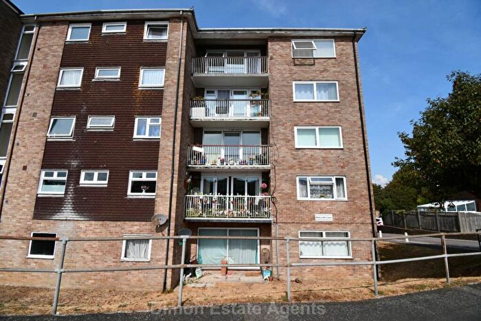 2 Bedroom Flat For Sale In Whitecliffe Court, Gomer, Gosport, PO12