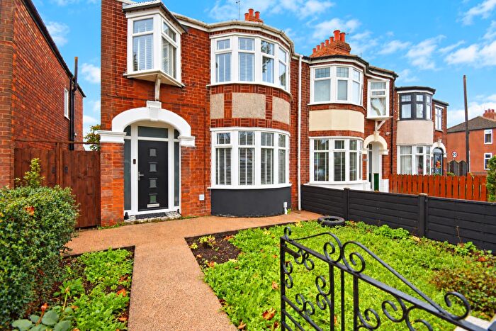 3 Bedroom Semi-Detached House For Sale In Kingston Road, Willerby, HU10