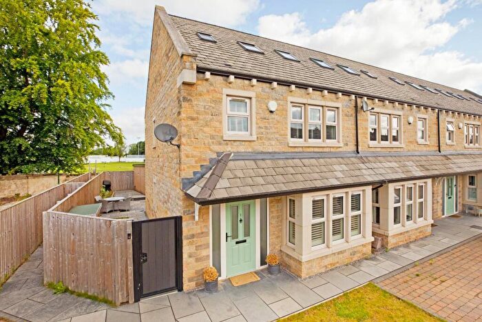 5 Bedroom End Of Terrace House For Sale In Nethermoor View, Guiseley, LS20
