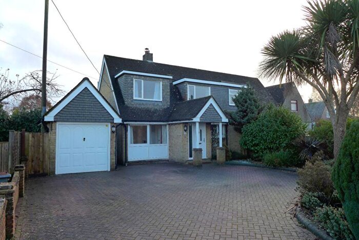 3 Bedroom Chalet To Rent In North Baddesley Firgrove Road Unfurnished, SO52
