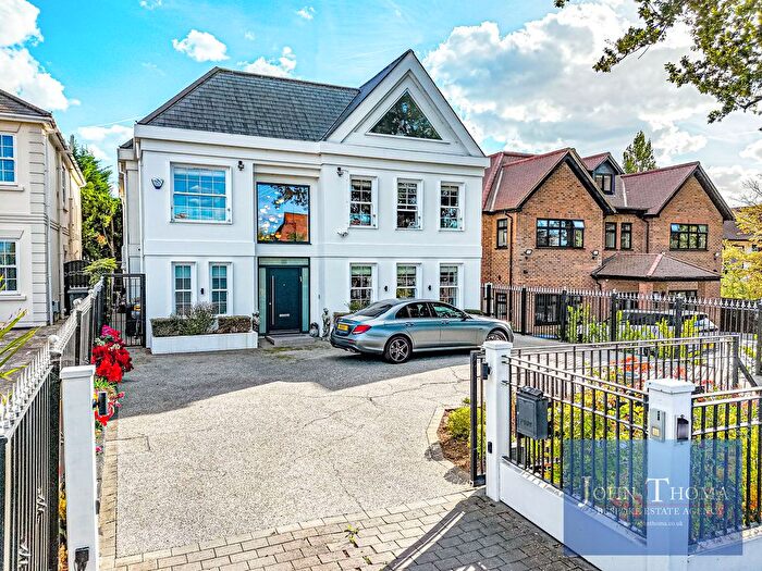 7 Bedroom Property For Sale In Manor Road, Chigwell, IG7