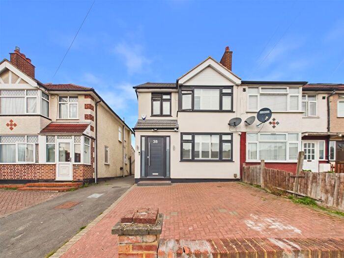 4 Bedroom End Of Terrace House For Sale In Summit Road, Northolt, UB5
