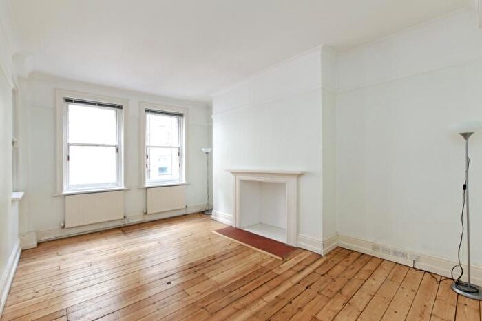 3 Bedroom Flat To Rent In Adeline Place, London, WC1B