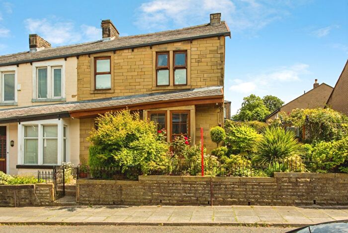 5 Bedroom End Of Terrace House For Sale In Albion Street, Burnley, Lancashire, BB11