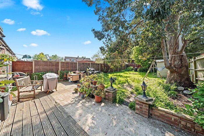 6 Bedroom Property For Sale In Cabell Road, Guildford, GU2
