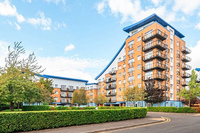 2 Bedroom Flat For Sale In Luscinia View, Reading, RG1