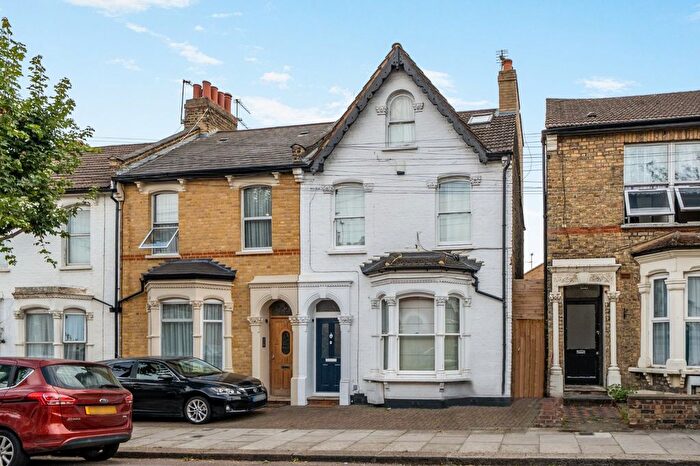 4 Bedroom End Of Terrace House For Sale In Sidney Road, Wood Green, London, N22