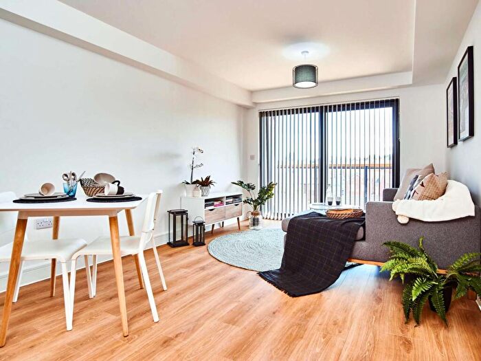 Flat To Rent In Apartment Princeton Place, L8