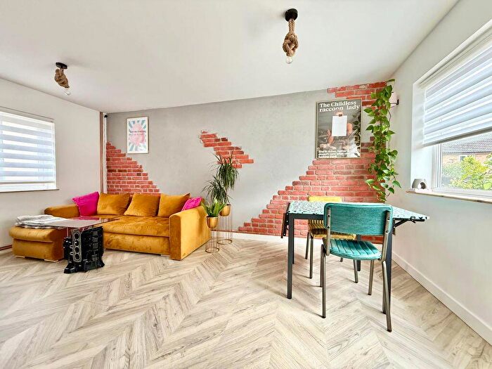 3 Bedroom Terraced House For Sale In High Standard Three Bedroom Home, NG33