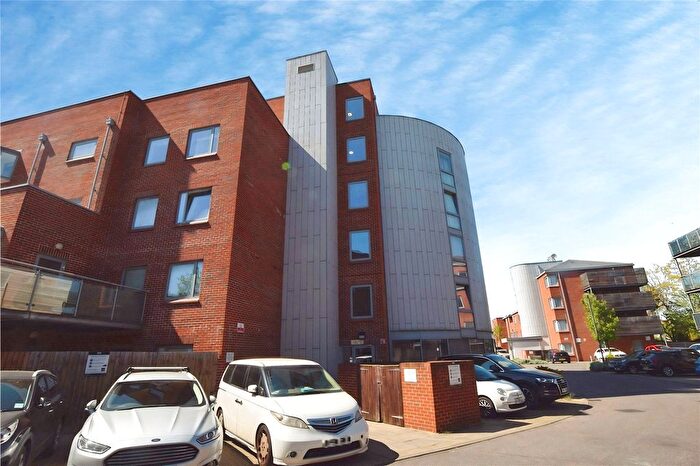 2 Bedroom Flat To Rent In Aqua Court, Serpentine Close, Chadwell Heath, Romford, RM6