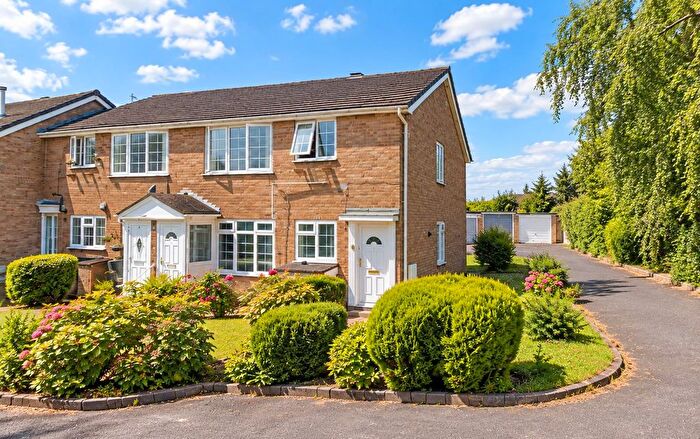 2 Bedroom Flat For Sale In Tudor Close, Pontefract, WF8
