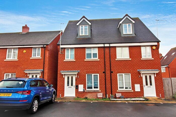 3 Bedroom Semi-Detached House To Rent In Moore Crescent, Aylesbury, HP18