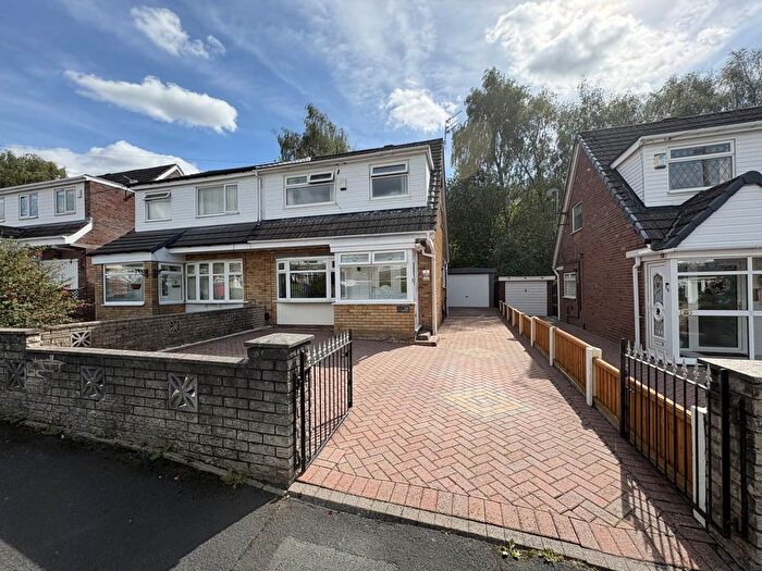 3 Bedroom Semi-Detached House For Sale In Hereford Way, Manchester, M24