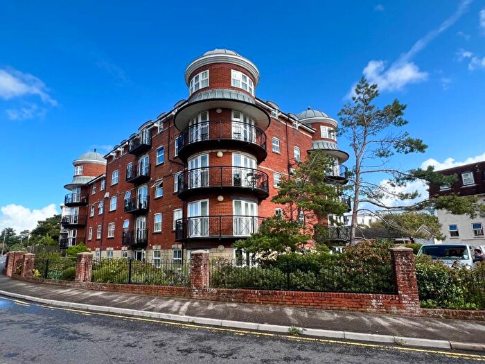 2 Bedroom Flat To Rent In Sanderling Court, A Boscombe Spa Road, Bournemouth, Dorset, BH5