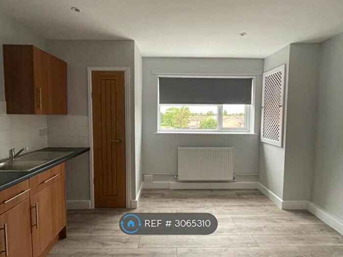 2 Bedroom Flat To Rent In Elizabeth Road, Stamford, PE9