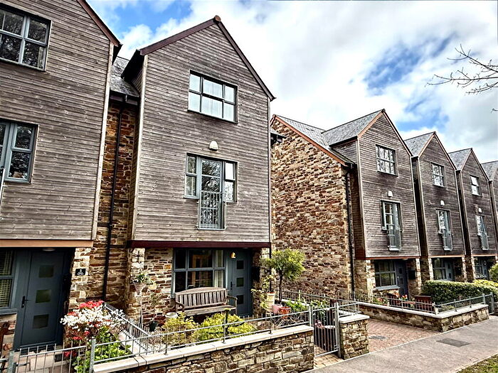 4 Bedroom End Of Terrace House For Sale In Railway Close, Charlestown, PL25