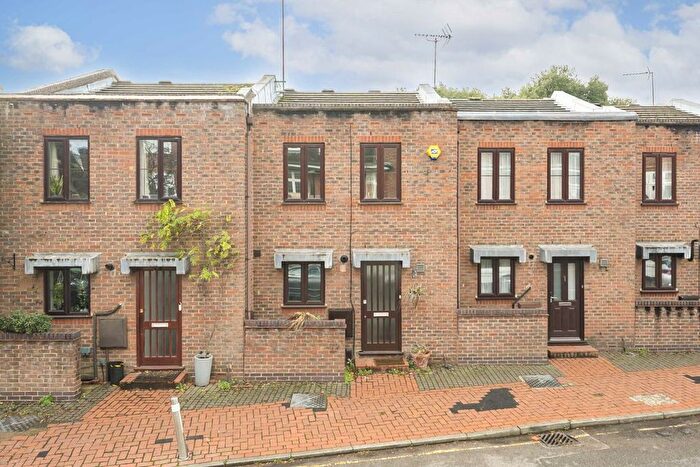 3 Bedroom Terraced House For Sale In Park Lane, Richmond, TW9