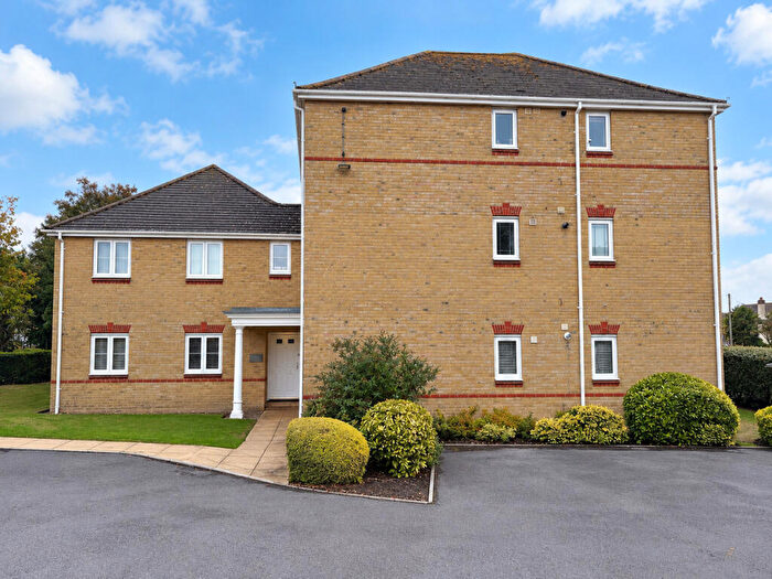 2 Bedroom Flat For Sale In Benjamin Road, Hamworthy, Poole, BH15